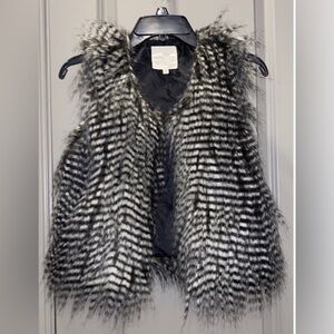 Girls faux fur vest size 7/8